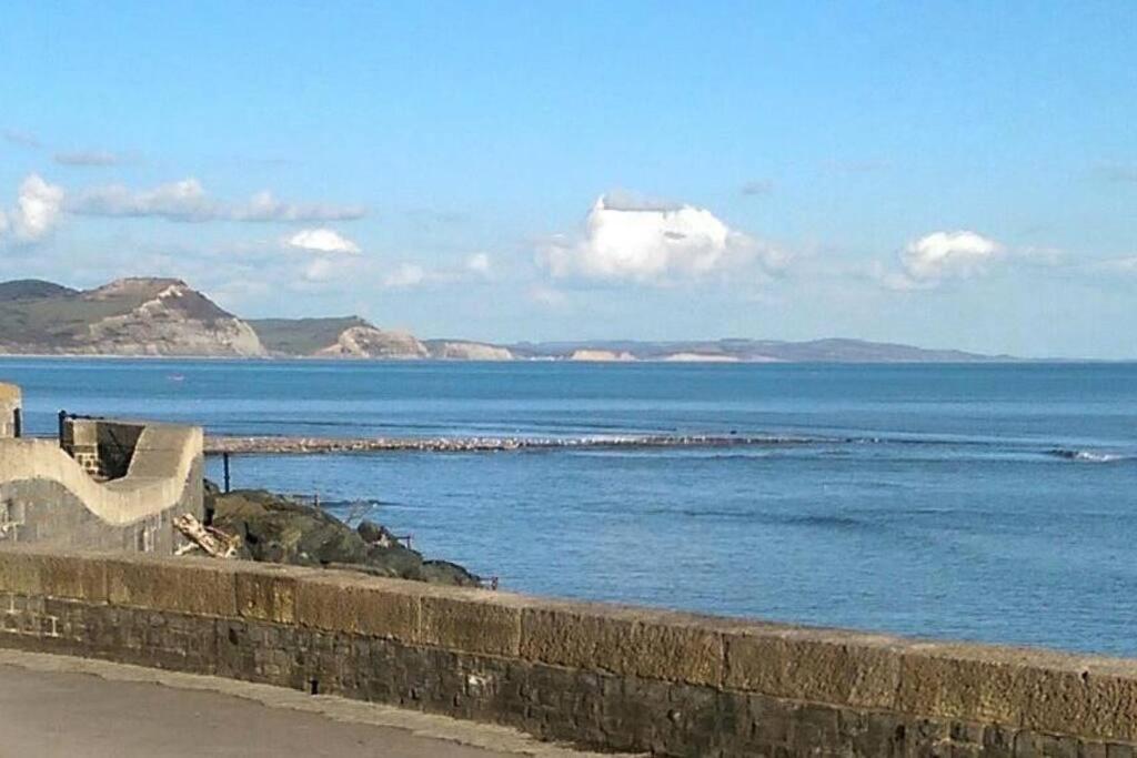 Private Apartment, Parking, Sea And Country Views Lyme Regis Exteriér fotografie