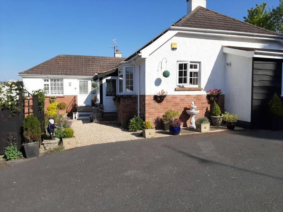 Private Apartment, Parking, Sea And Country Views Lyme Regis Exteriér fotografie